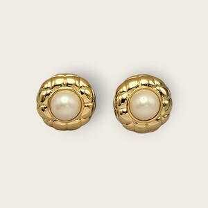 Vintage 1980s Gold Quilted Pearl Clip-On Earrings – Classic Old Money Style